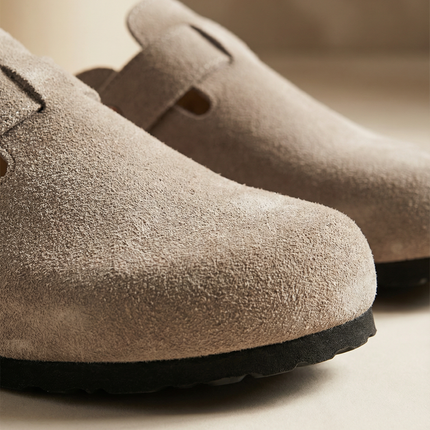 Veloursleder Clogs Taupe – Komfort Clog aus echtem Rindsleder (Eigenmarke)